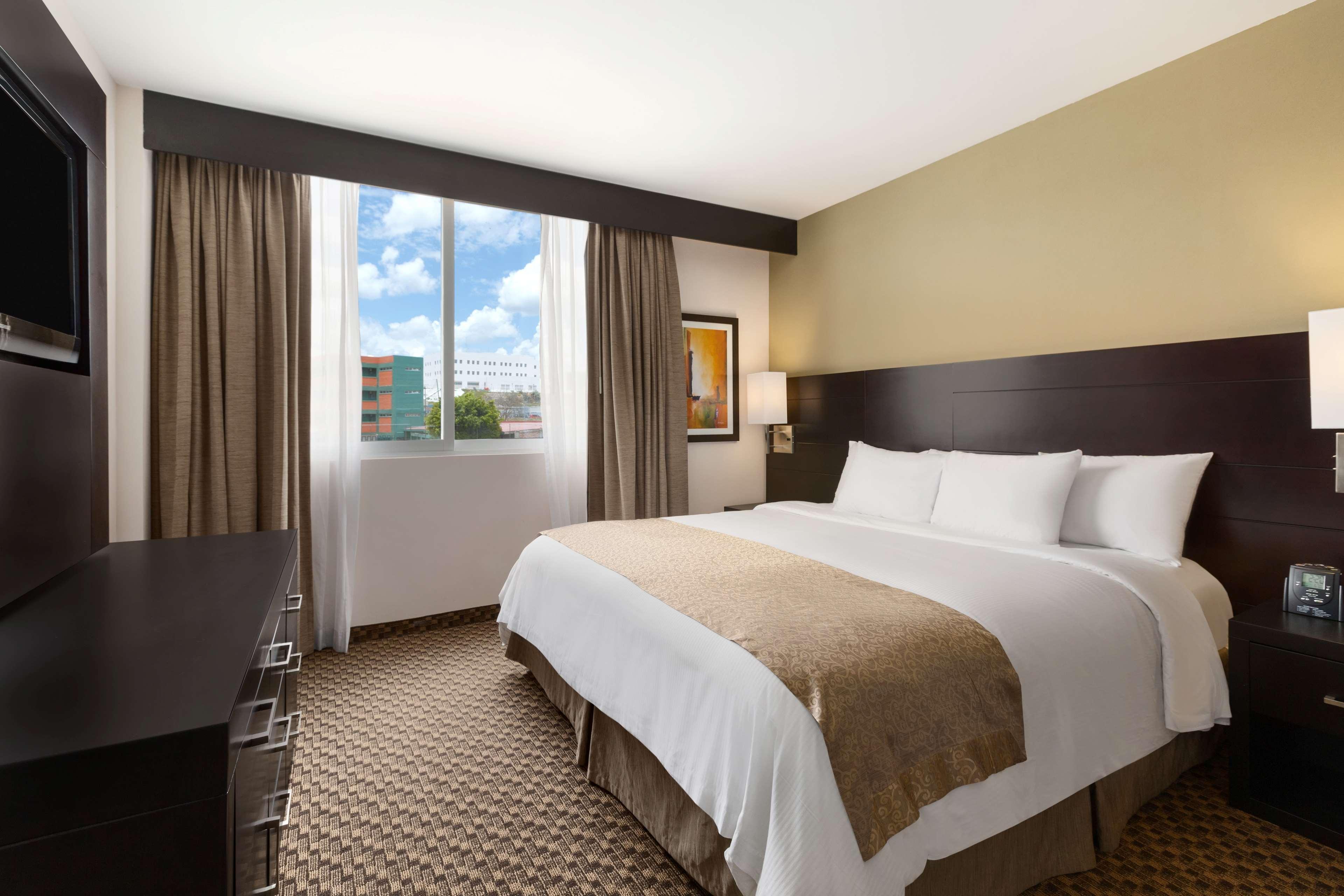 Hotel Doubletree By Hilton Querétaro Extérieur photo