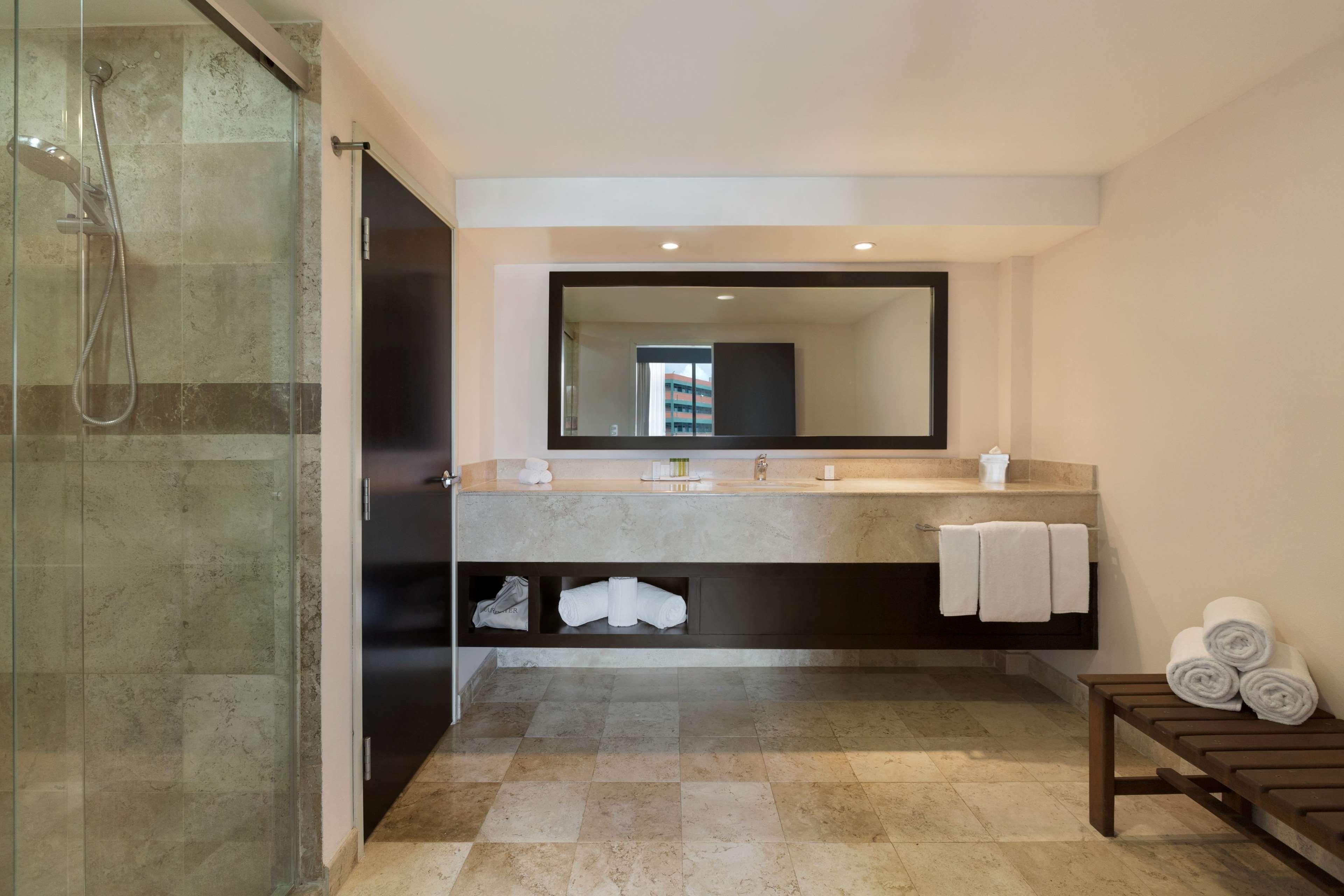Hotel Doubletree By Hilton Querétaro Extérieur photo