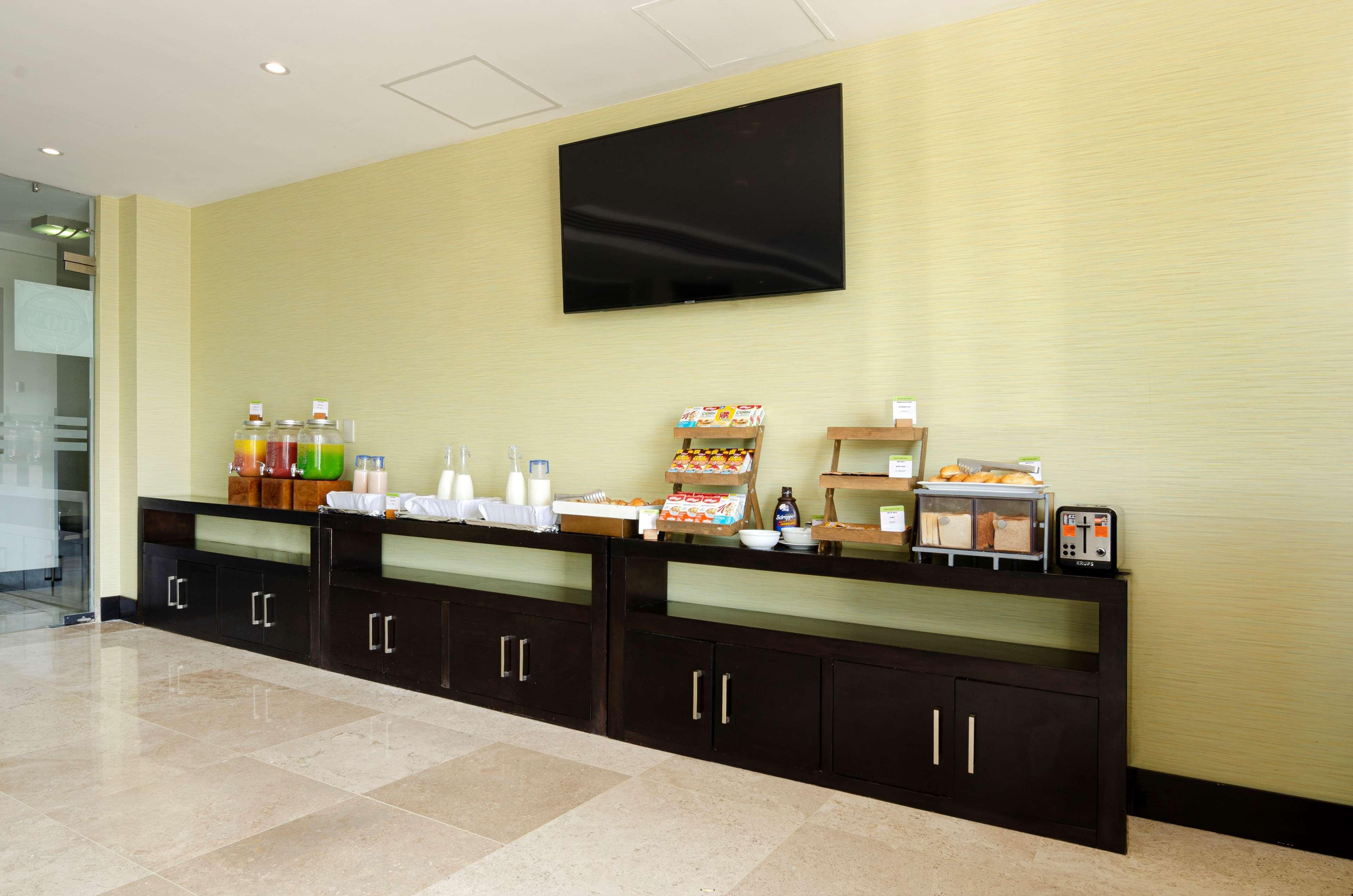 Hotel Doubletree By Hilton Querétaro Extérieur photo