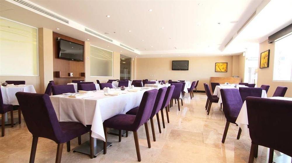 Hotel Doubletree By Hilton Querétaro Restaurant photo