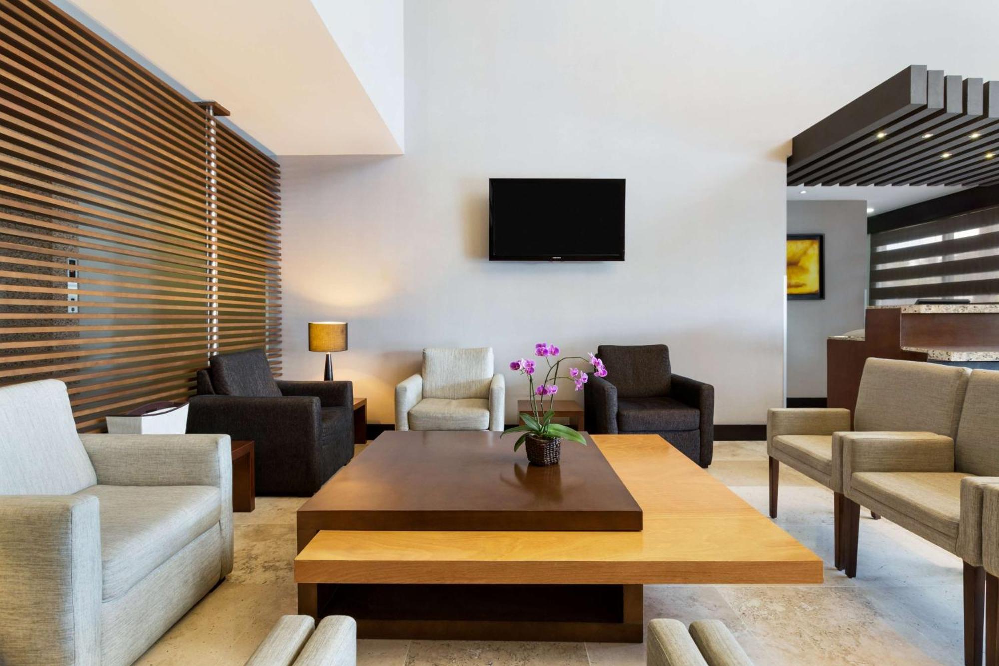 Hotel Doubletree By Hilton Querétaro Extérieur photo